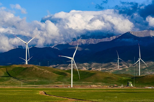 1.1.圖為新疆電力三臺(tái)風(fēng)電場(chǎng)